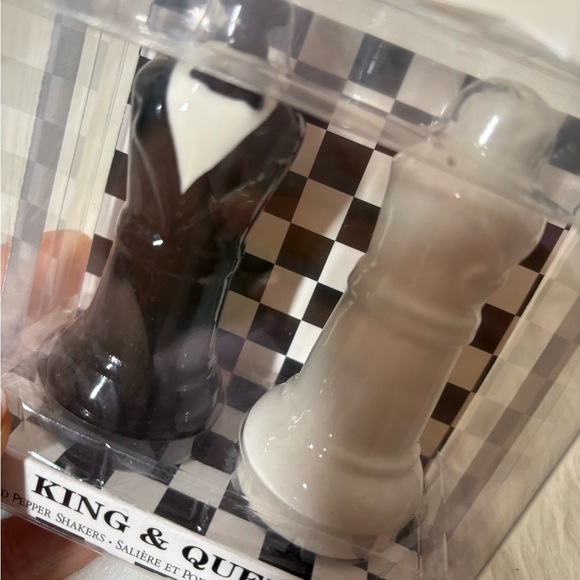 King & Queen Chess Piece Salt and Pepper Shakers - Black & White - Picture 7 of 8